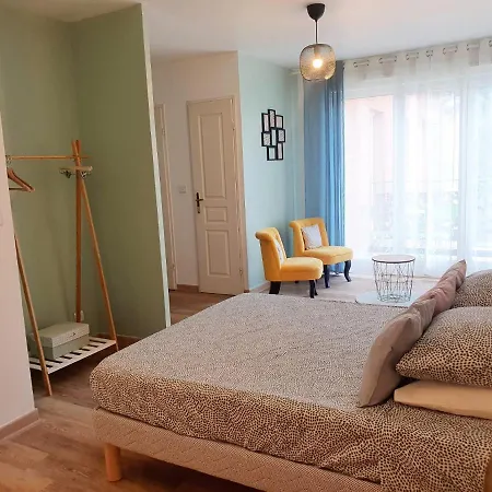 Fonctionnel Au Calme Avec Garage Individuel Et Balcon Apartmán