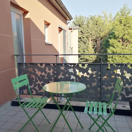 Fonctionnel Au Calme Avec Garage Individuel Et Balcon Apartment