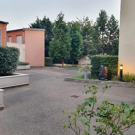 Fonctionnel Au Calme Avec Garage Individuel Et Balcon * Lyon