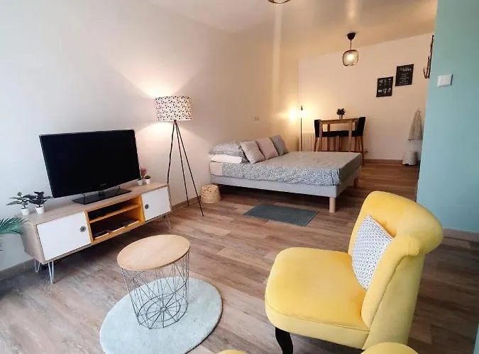 Fonctionnel Au Calme Avec Garage Individuel Et Balcon Лион
