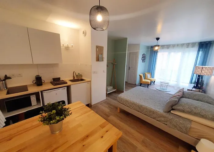 Fonctionnel Au Calme Avec Garage Individuel Et Balcon Лион